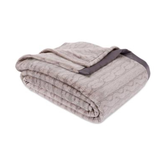 Berkshire Classic Velvety Plush Twin Blanket Bedding - Picture 1 of 1